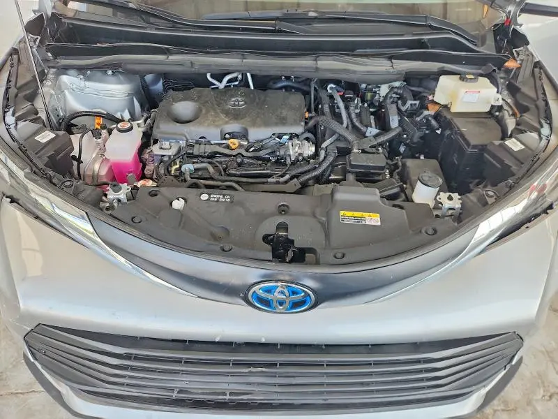 2025 TOYOTA SIENNA XLE 8-PASSENGER  