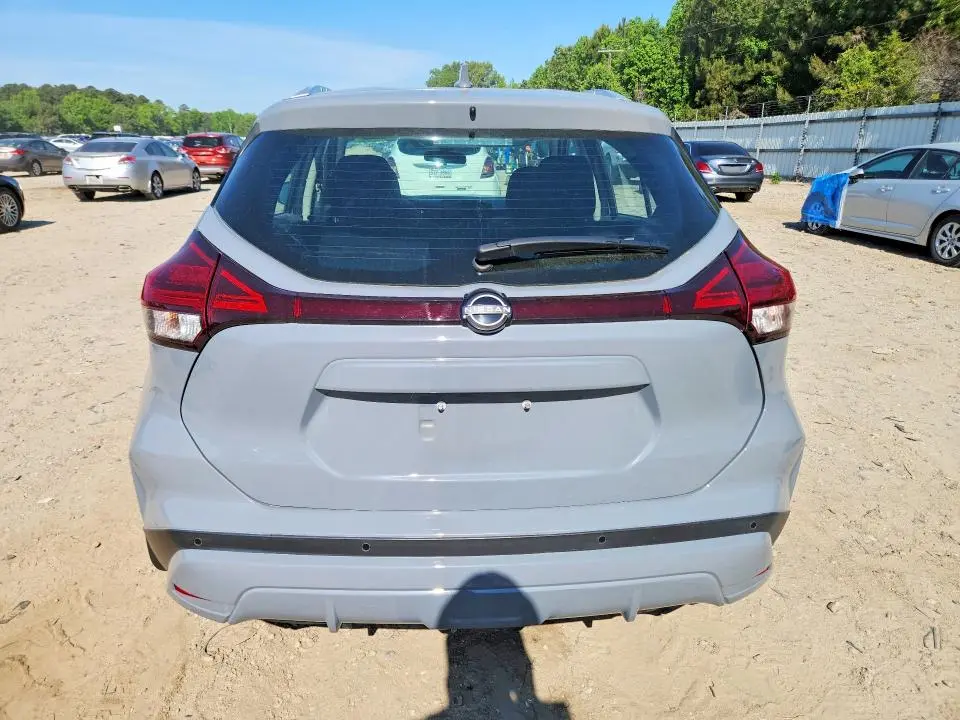2023 NISSAN KICKS SV  