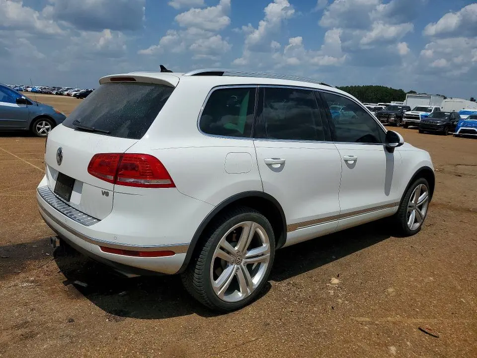 2017 VOLKSWAGEN TOUAREG EXECUTIVE  