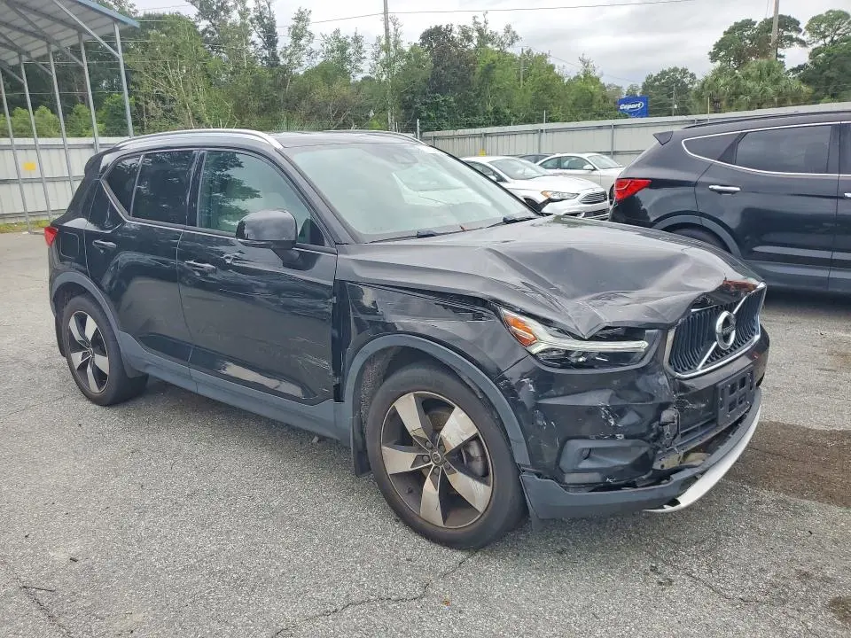 2021 VOLVO XC40 T5 MOMENTUM  