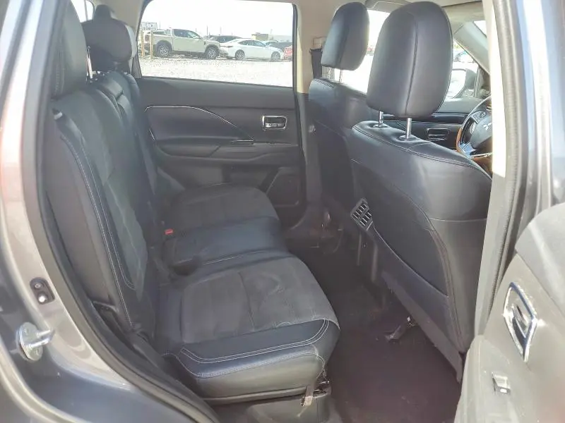 2019 MITSUBISHI OUTLANDER SE  