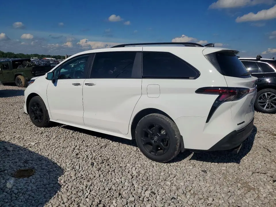 2026 TOYOTA SIENNA WOODLAND EDITION  