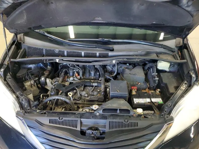 2017 TOYOTA SIENNA XLE 8-PASSENGER  