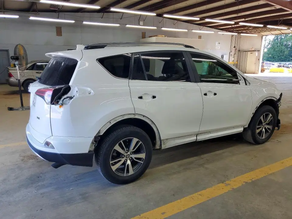 2017 TOYOTA RAV4 XLE  
