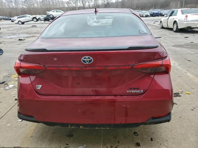 2019 TOYOTA AVALON XSE  