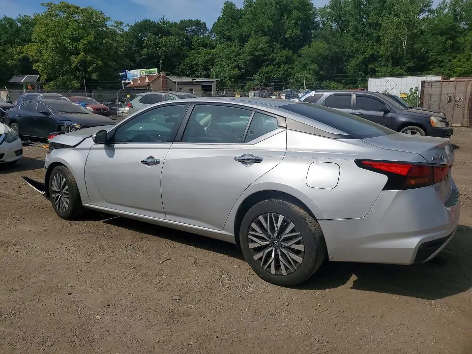 2023 NISSAN ALTIMA SV  