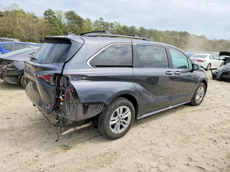 2025 TOYOTA SIENNA XLE 7-PASSENGER  
