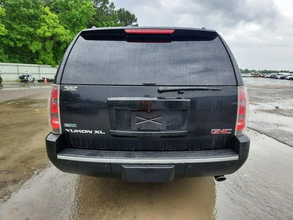 2011 GMC YUKON XL DENALI  