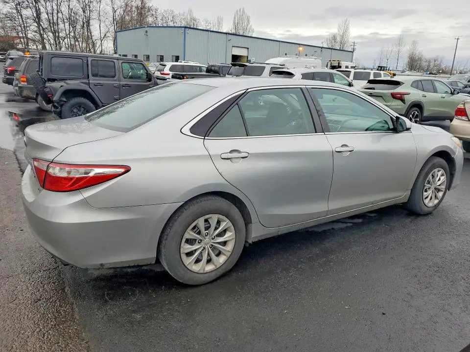 2016 TOYOTA CAMRY LE  
