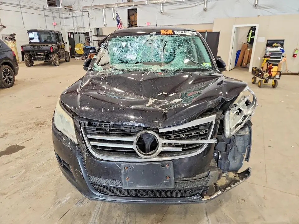 2010 VOLKSWAGEN TIGUAN S  
