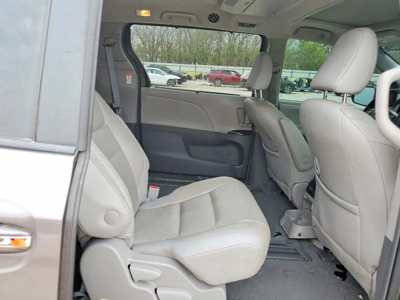 2019 TOYOTA SIENNA XLE PREMIUM 8-PASSENGER  