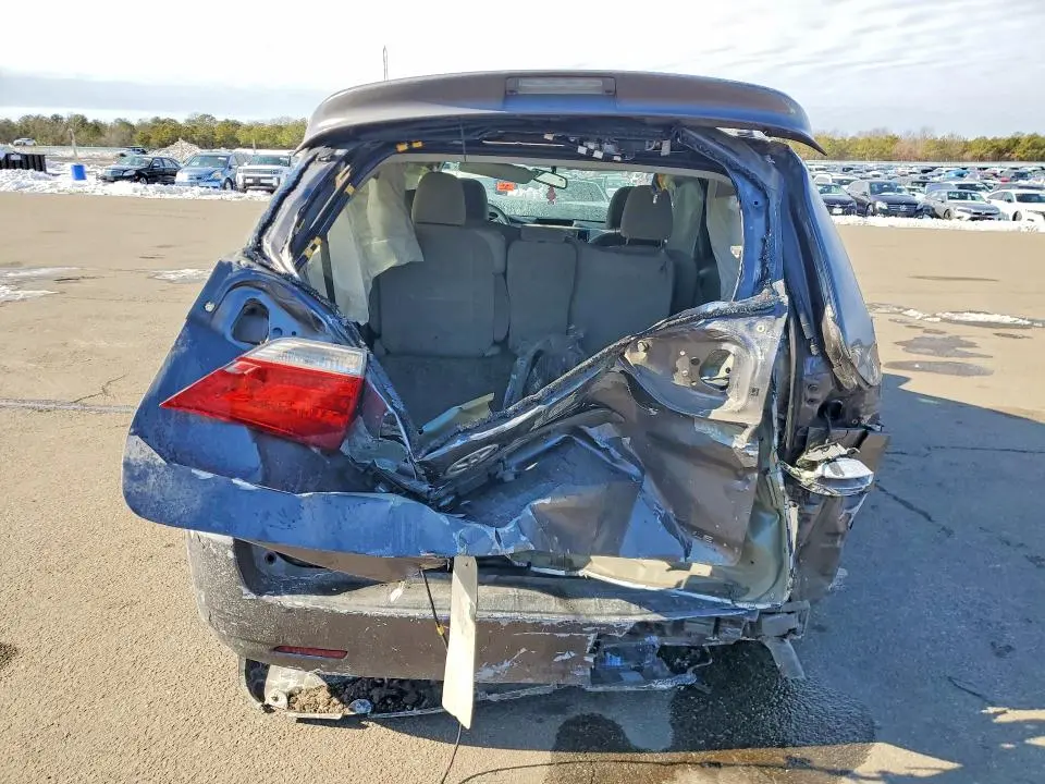 2011 TOYOTA SIENNA LE  