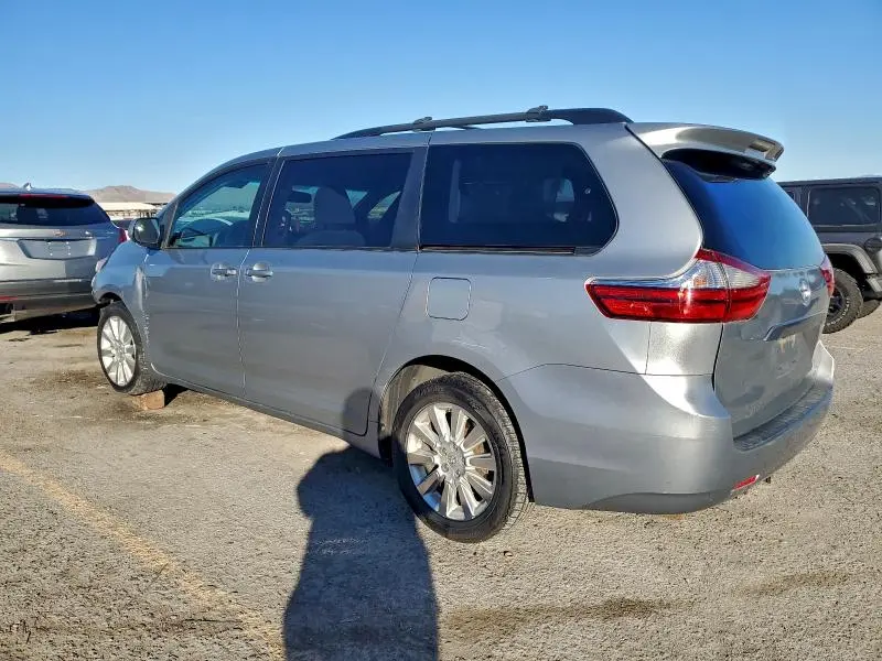 2016 TOYOTA SIENNA LE  