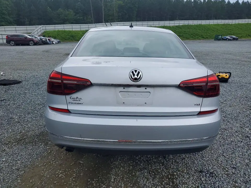 2017 VOLKSWAGEN PASSAT S  