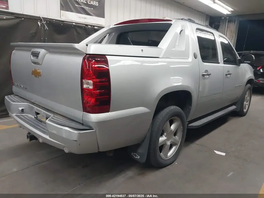 2013 CHEVROLET AVALANCHE LT