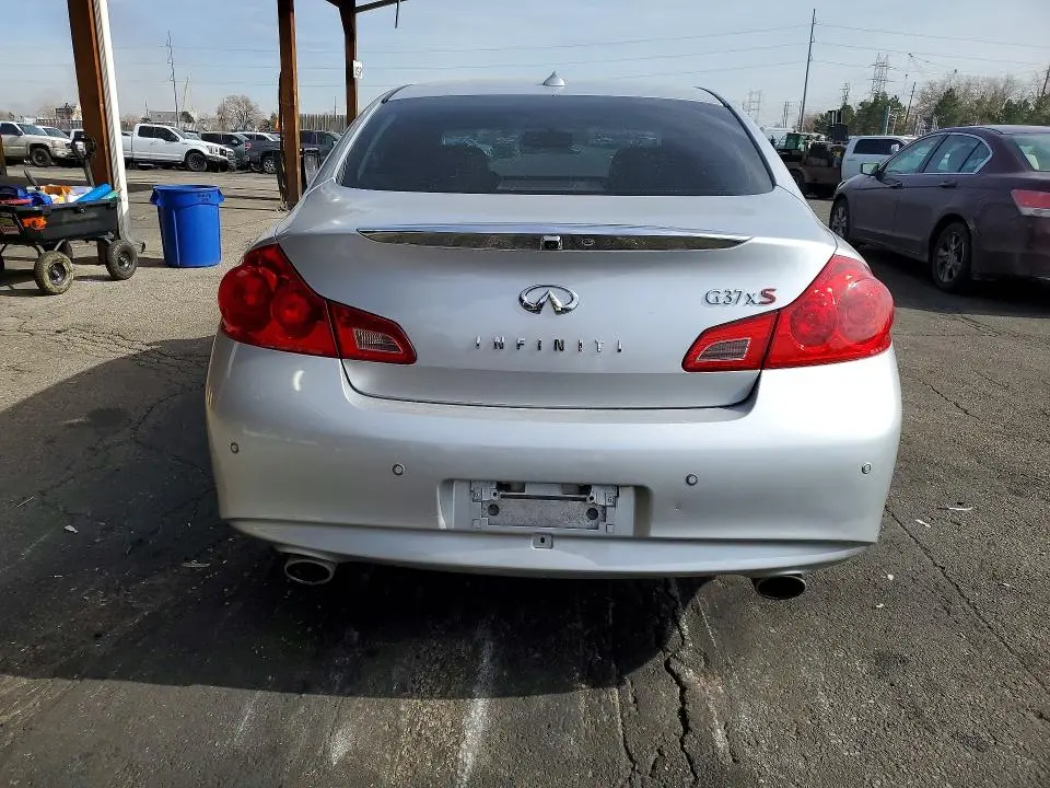 2011 INFINITI G37   