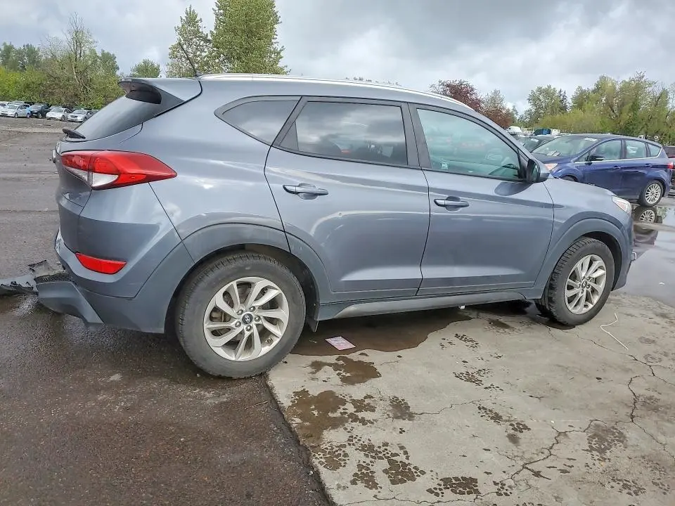 2016 HYUNDAI TUCSON SE  
