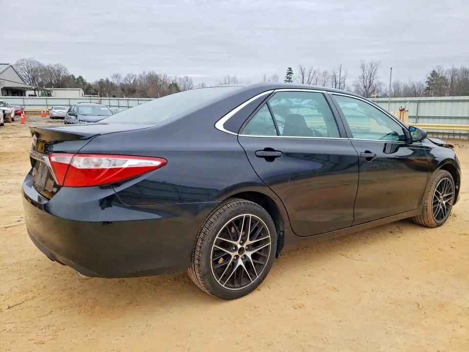2016 TOYOTA CAMRY SE  