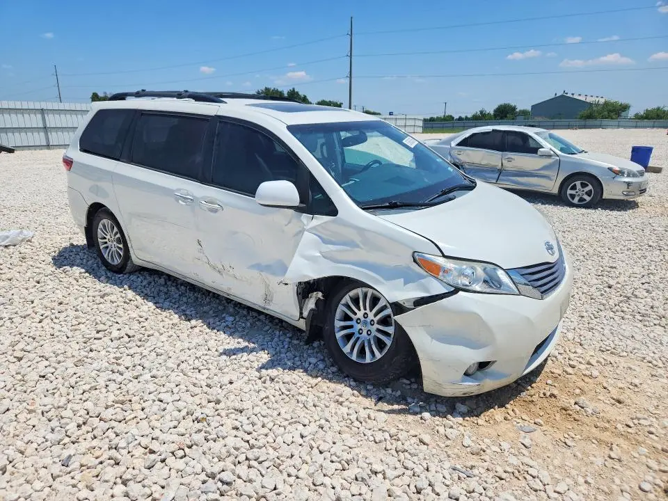 2016 TOYOTA SIENNA XLE 8-PASSENGER  