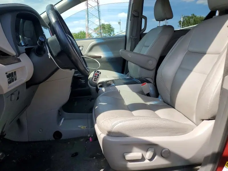 2015 TOYOTA SIENNA XLE 8-PASSENGER  