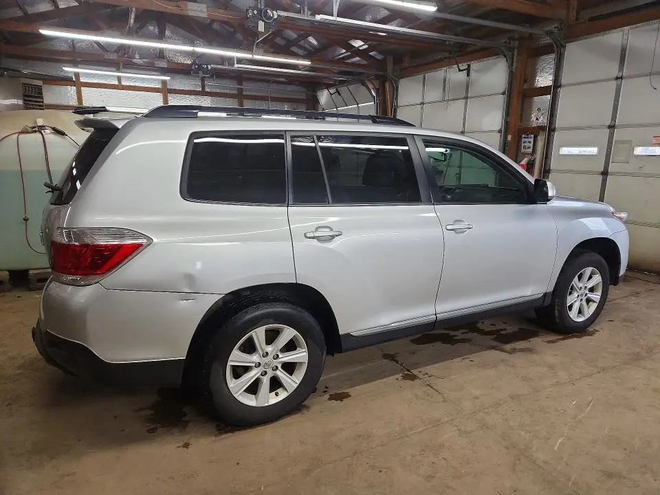 2012 TOYOTA HIGHLANDER SE  