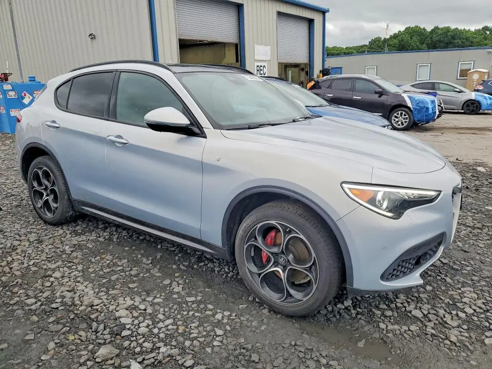 2022 ALFA ROMEO STELVIO TI  