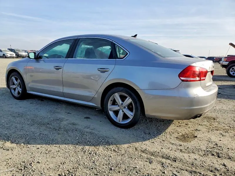 2013 VOLKSWAGEN PASSAT SE  