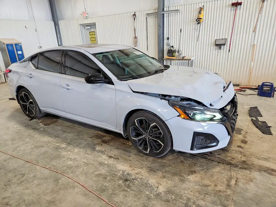 2023 NISSAN ALTIMA SR  