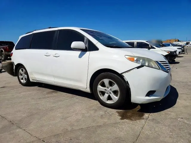 2015 TOYOTA SIENNA LE  