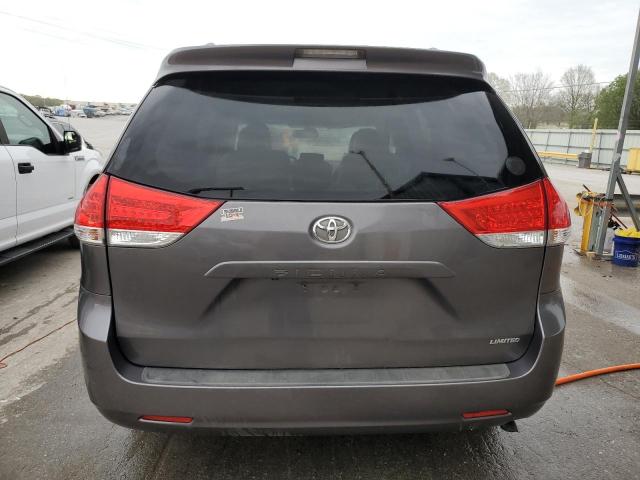 2013 TOYOTA SIENNA XLE