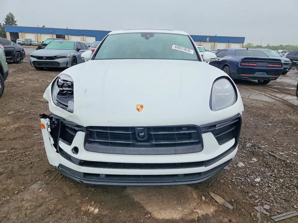 2025 PORSCHE MACAN BASE  