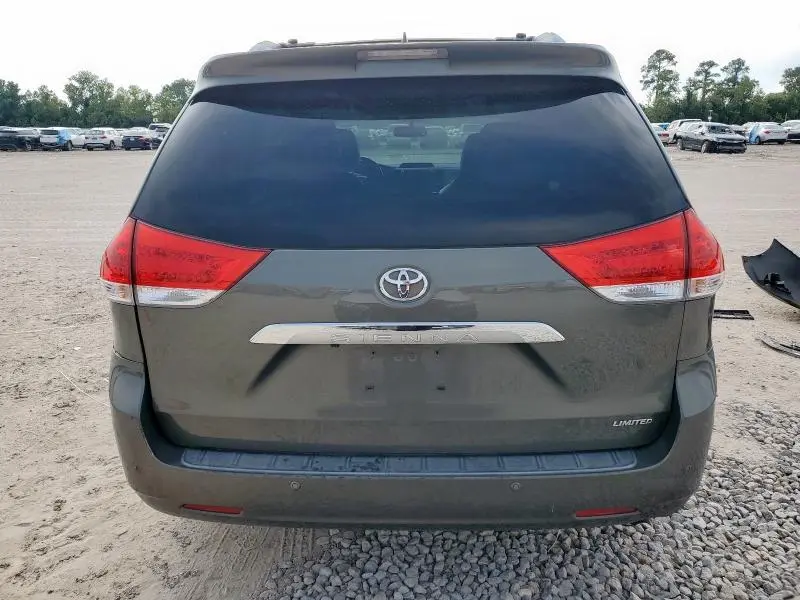 2011 TOYOTA SIENNA XLE