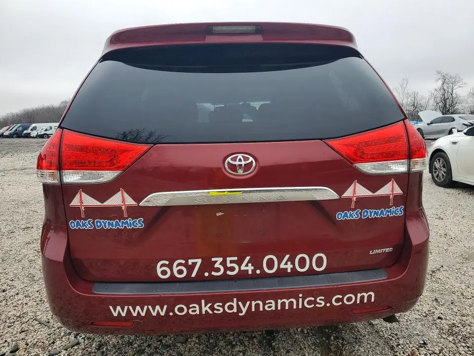 2012 TOYOTA SIENNA   