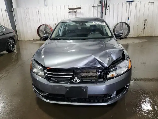 2013 VOLKSWAGEN PASSAT SE  