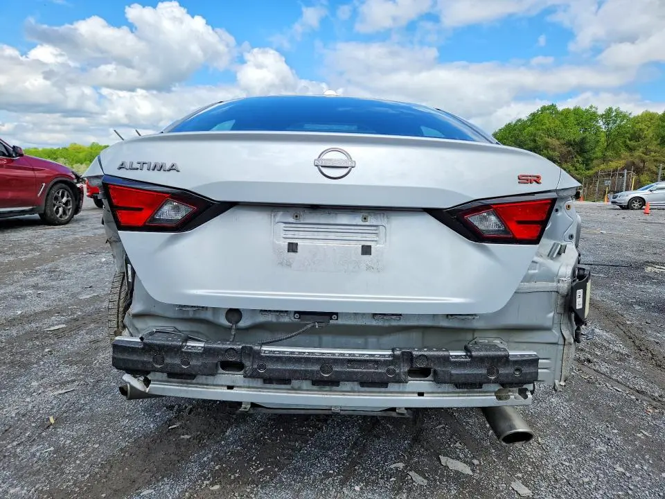 2024 NISSAN ALTIMA SR  