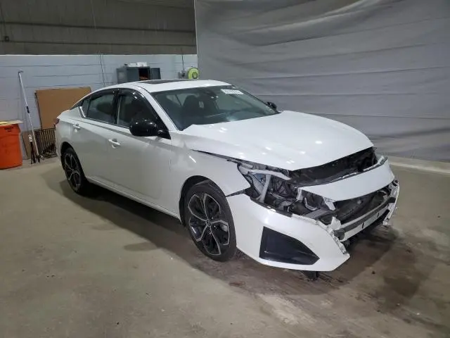 2023 NISSAN ALTIMA SR  