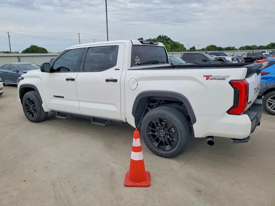 2023 TOYOTA TUNDRA SR5  