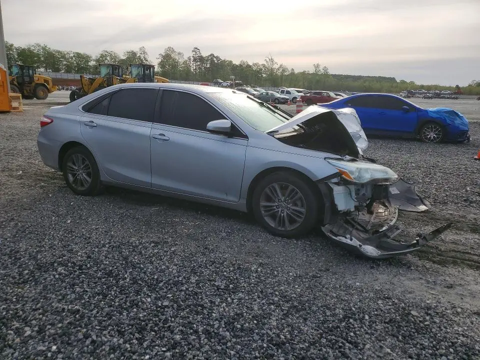 2016 TOYOTA CAMRY SE  