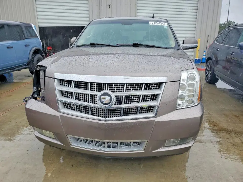 2011 CADILLAC ESCALADE PLATINUM  