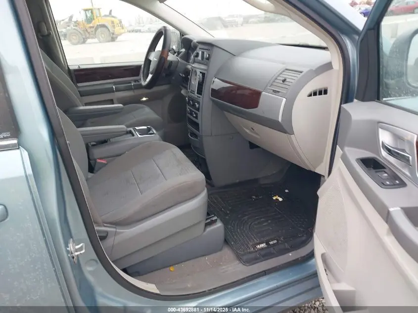 2010 CHRYSLER TOWN & COUNTRY TOURING