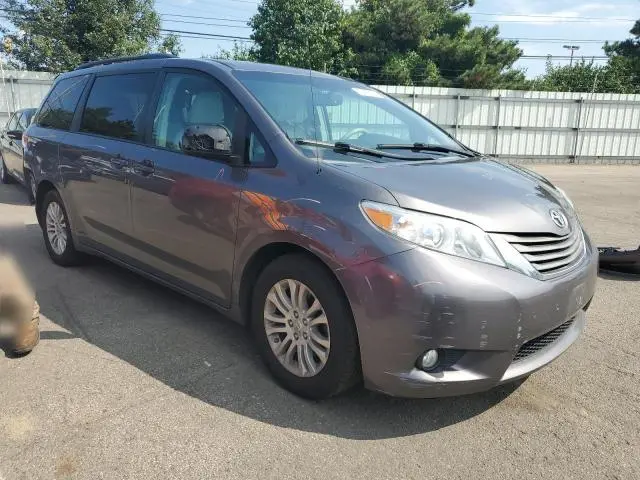 2011 TOYOTA SIENNA XLE  