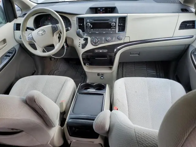 2011 TOYOTA SIENNA LE