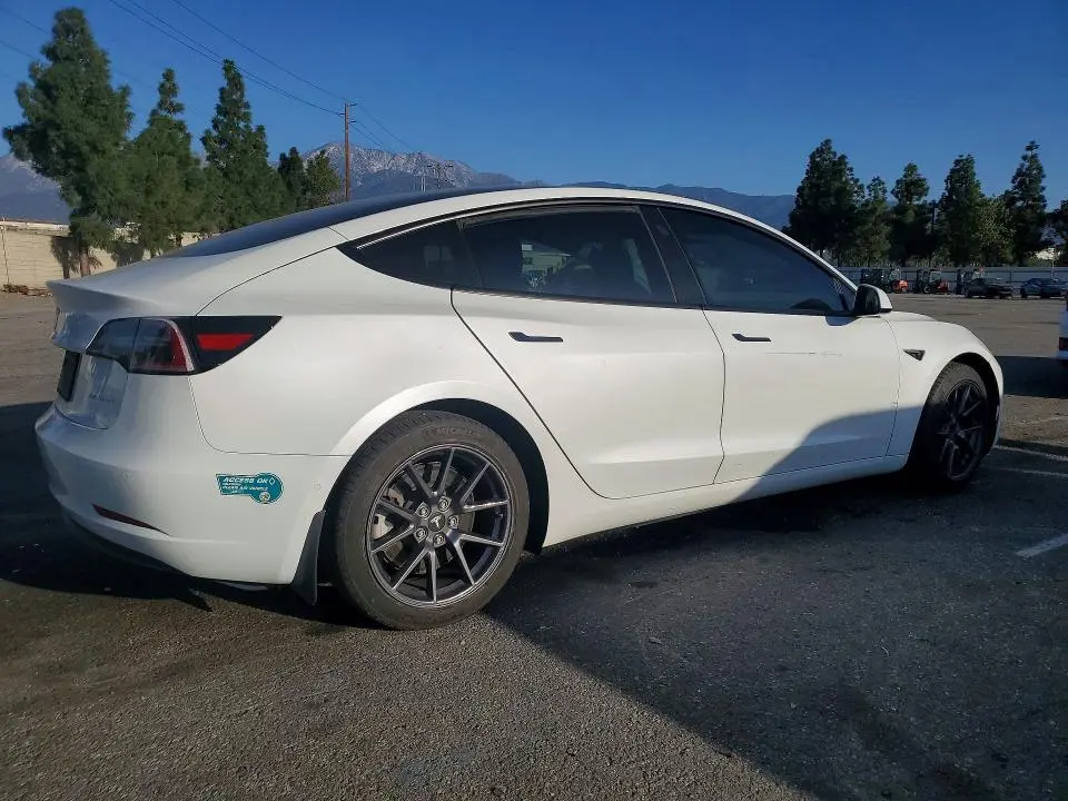 2021 TESLA MODEL 3   