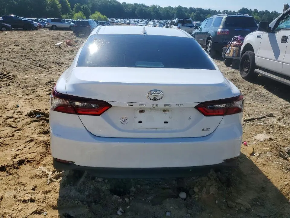 2022 TOYOTA CAMRY LE  