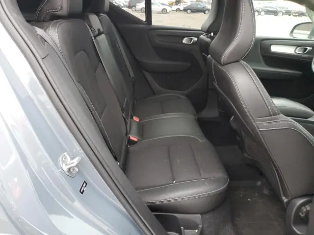 2020 VOLVO XC40 T5 MOMENTUM  
