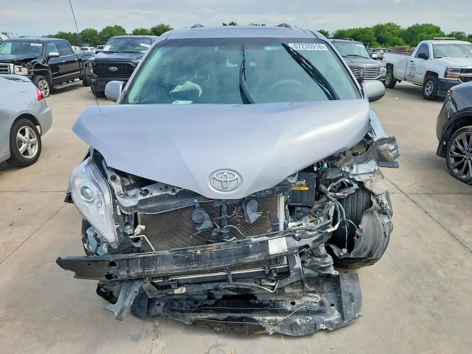 2013 TOYOTA SIENNA XLE 8-PASSENGER  