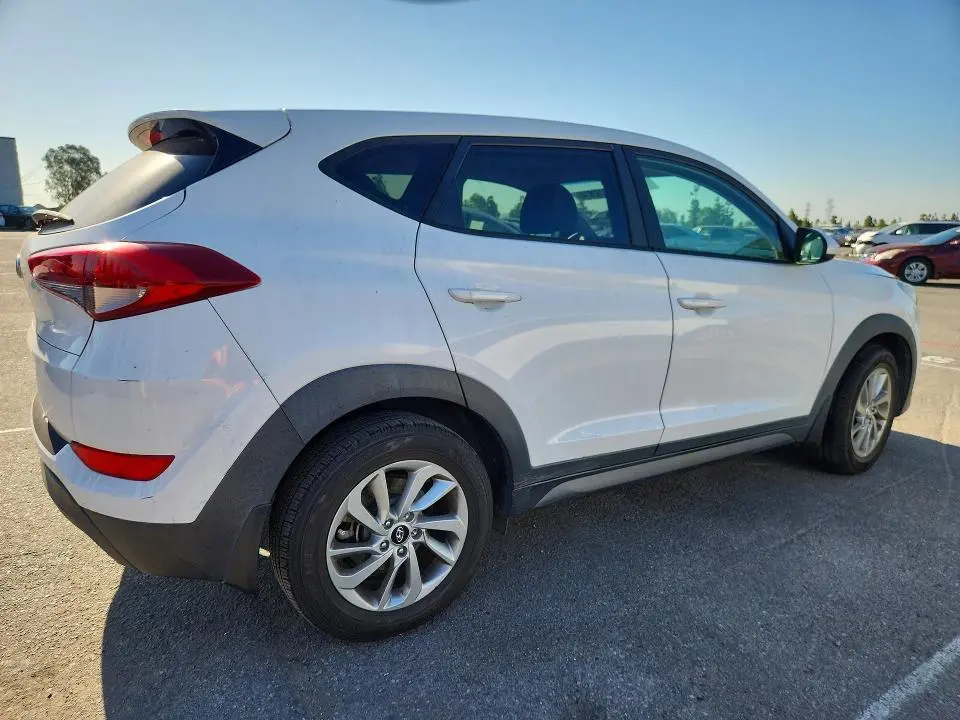 2016 HYUNDAI TUCSON SE  
