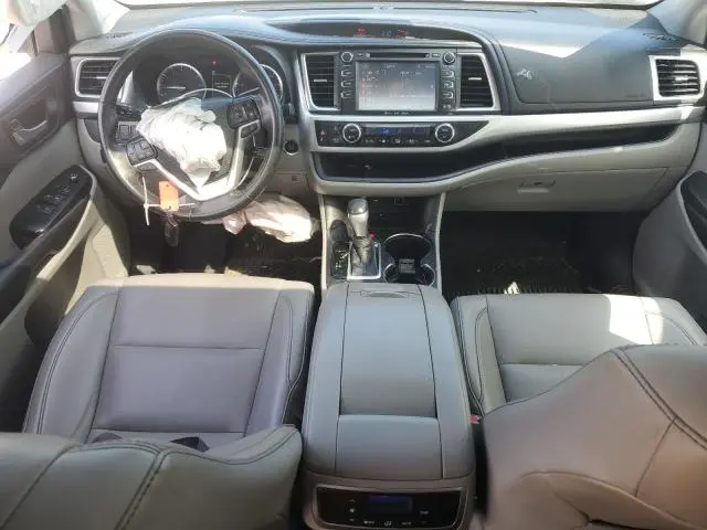 2019 TOYOTA HIGHLANDER SE  