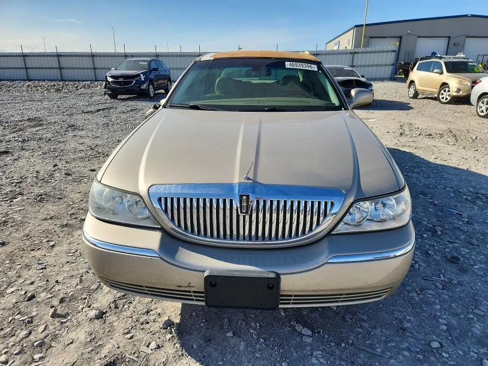 2010 LINCOLN TOWN CAR SIGNATURE LIMITED  