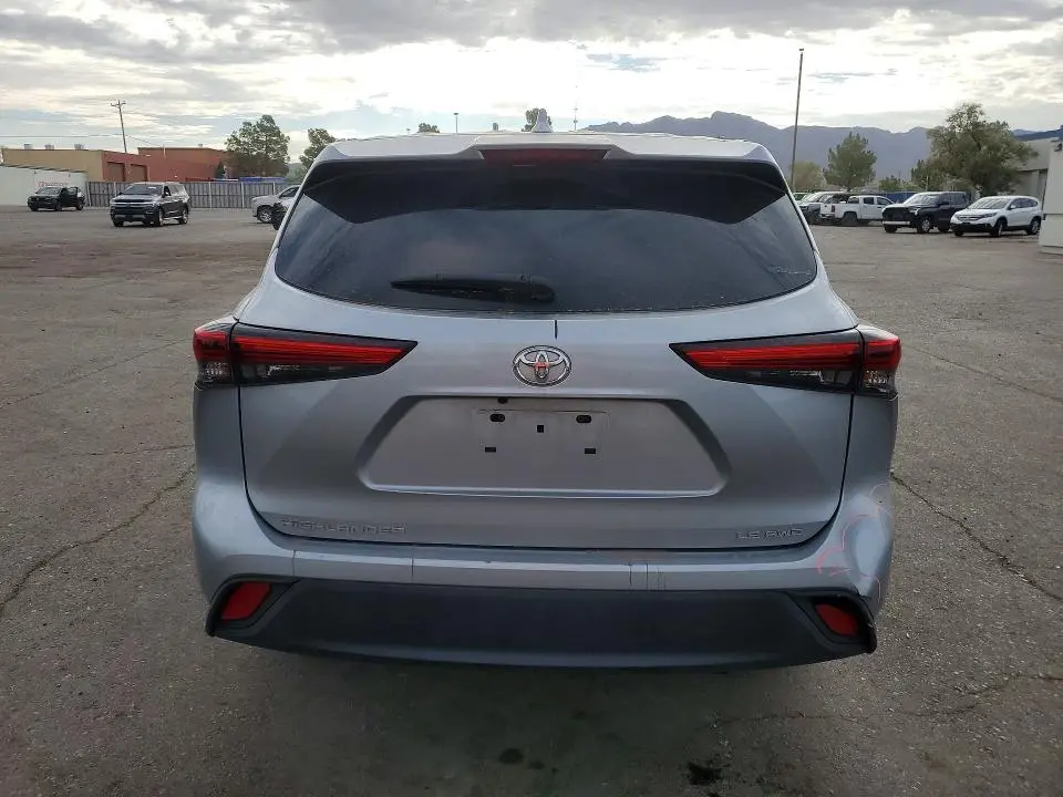 2021 TOYOTA HIGHLANDER LE  